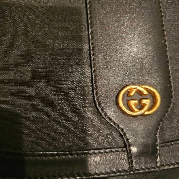 Gucci Black Vintage Shoulder / Crossbody Bag with Gold Emblem - Picture 3 of 3